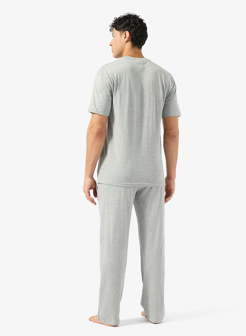 سفنتي فايف طقم تي شيرت وبنطلون بقصة عادية